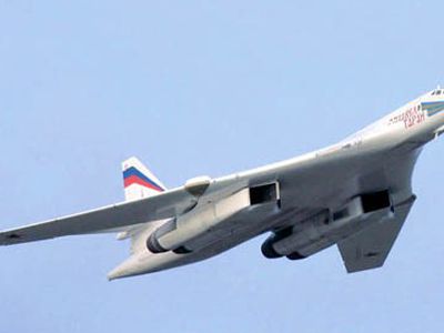 Уго Чавес предложил России временную базу дальней авиации - В Мире