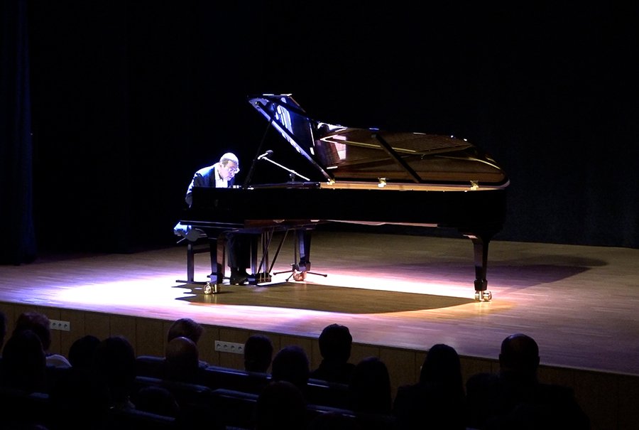 Музыка Шопена, исполненная на новом концертном рояле ВКЦ, прекрасный подарок к юбилею Висагинаса (видео) - В Висагинасе