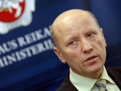 Уволенные литовские госслужащие потеряют льготы при трудоустройстве - Литва и страны Балтии