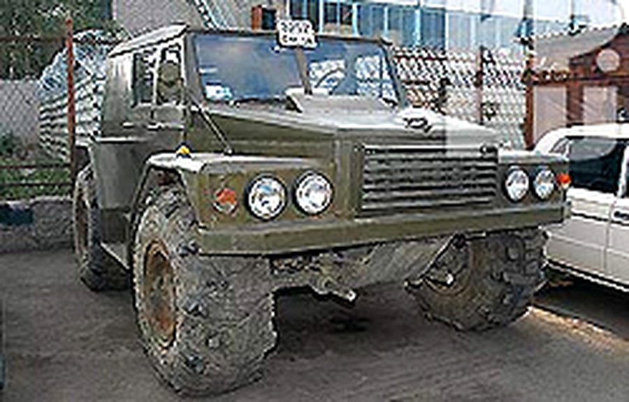 Новосибирец построил джип из вертолета, трактора, БТР и «Волги» - Хобби, отдых и развлечения