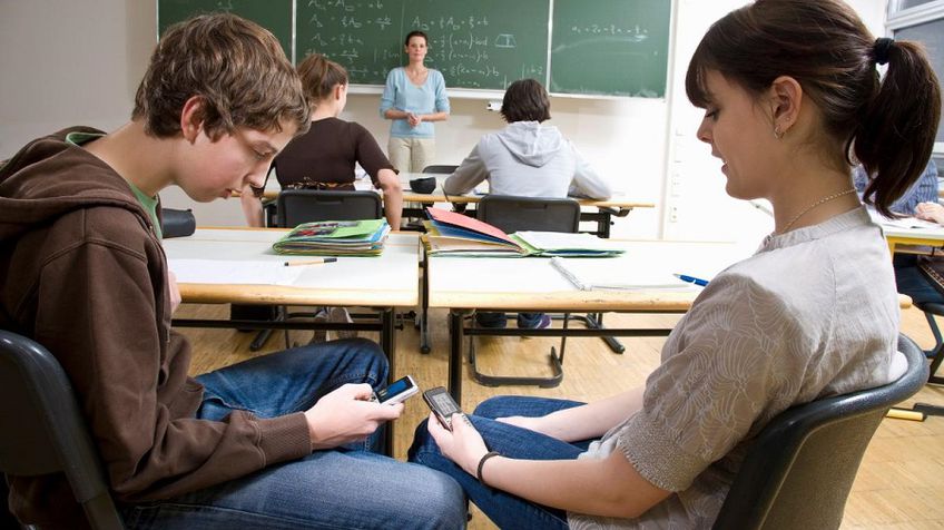 Исследование: смартфоны негативно влияют на успеваемость студентов