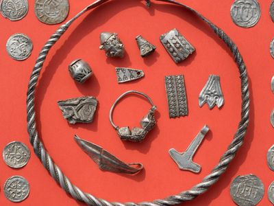 В Германии откопали ценнейший клад времен короля викингов Харальда I Синезубого - Это интересно