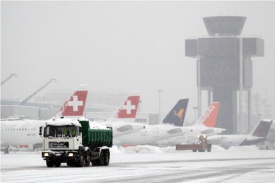 Didžiojoje Britanijoje sutriko kelių oro uostų veikla 
                 - Pasaulyje