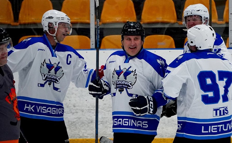 Первая победа висагинской команды в "Даугавпилсском любительском чемпионате по хоккею" - В Висагинасе