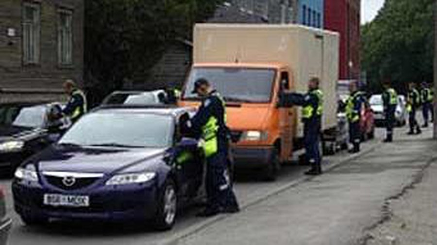 Эстонский ювелирный магазин протаранили на автомобиле - Происшествия и криминал