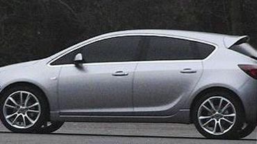 Opel Astra нового поколения сфотографировали без камуфляжа