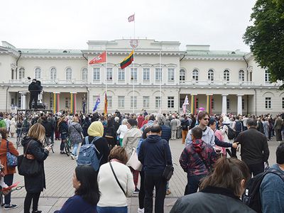 К исполнению гимна Литовского государства не присоединились почти 60 проц. жителей страны - Литва и страны Балтии
