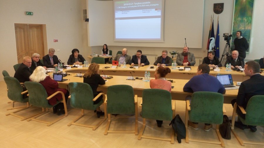 Идет заседание совета. На повестке дня почти полсотни вопросов - В Висагинасе