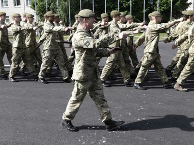 Россия и НАТО проводят параллельные военные учения - В Мире