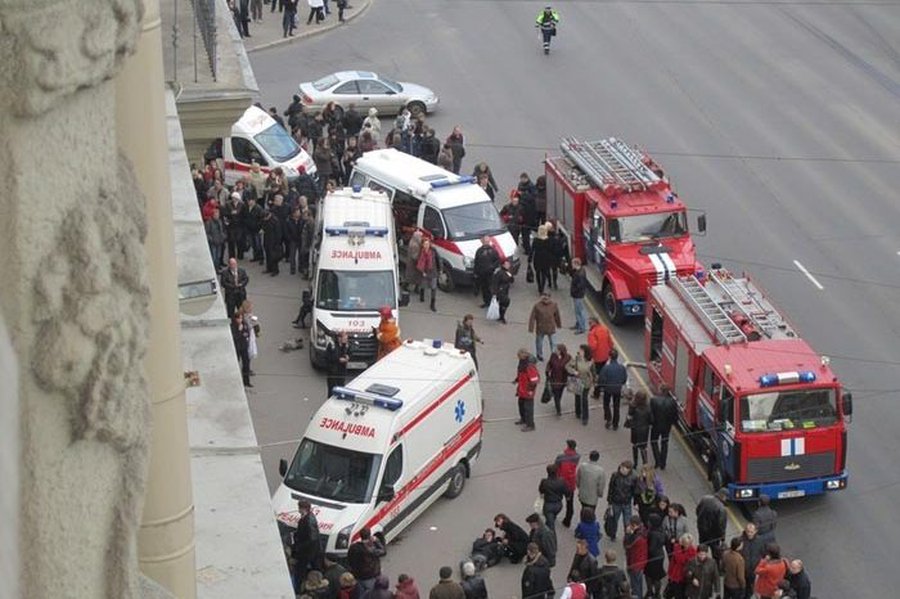 Исполняется год со дня трагедии в минском метро
 - В Мире