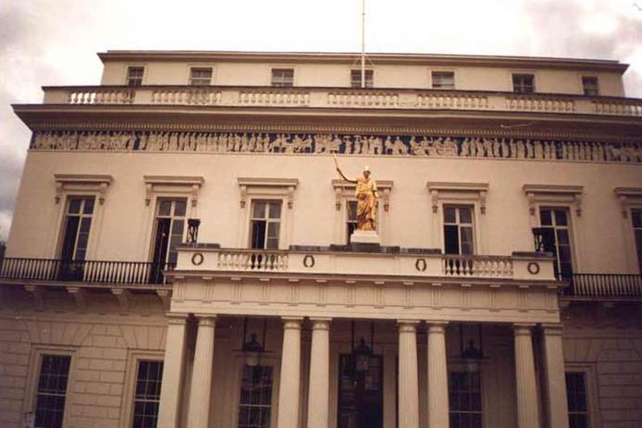 Великобритания заманивает мигрантов-миллионеров