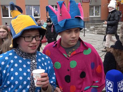 В школьных дворах отметили Užgavėnės и Масленицу и проводили зиму (видео) - В Висагинасе