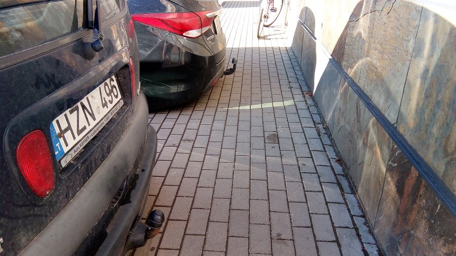 Фото дня: правильно ли так парковаться? - В Висагинасе