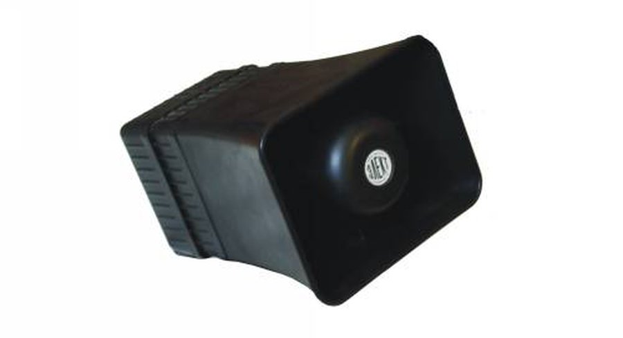 Включившаяся звуковая система оповещения об опасности повергла людей в панику - Литва и страны Балтии