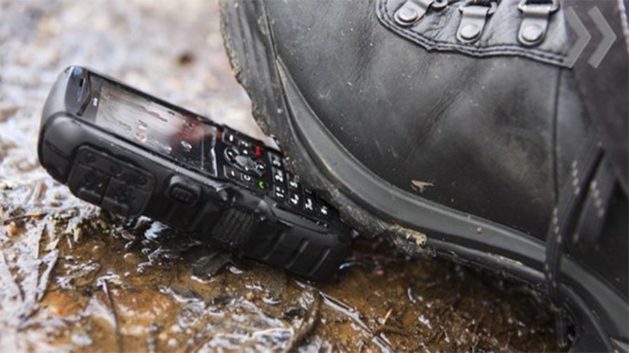 «Неубиваемый» Топ-5: телефоны бросают под танки - IT новости