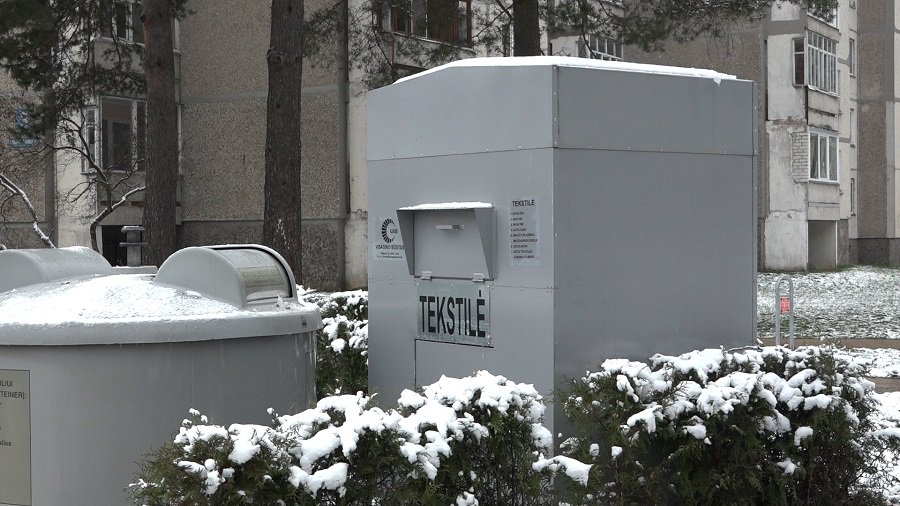 В контейнерах для текстиля – уже и бетон, и пластик (видео)