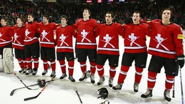 Молодежная сборная России по хоккею победила канадцев                                
