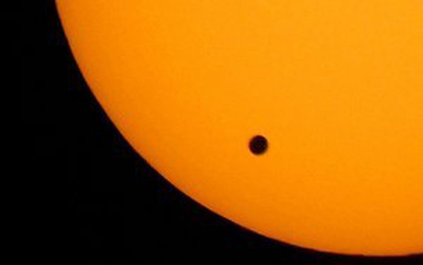 Сегодня можно будет увидеть прохождение Венеры по диску Солнца
 