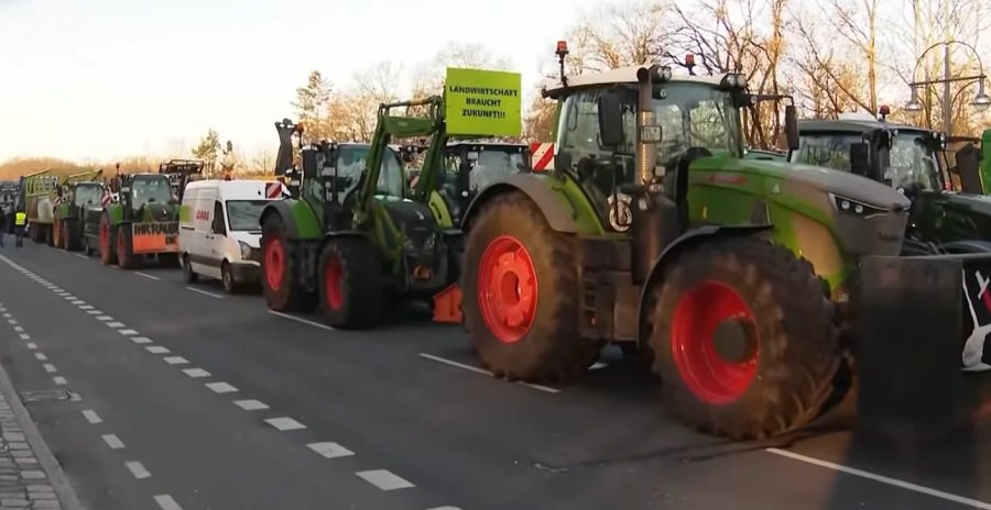 Фермеры Германии провдят ацию протеста против сокращения госсубсидий и отмену льгот - В Мире