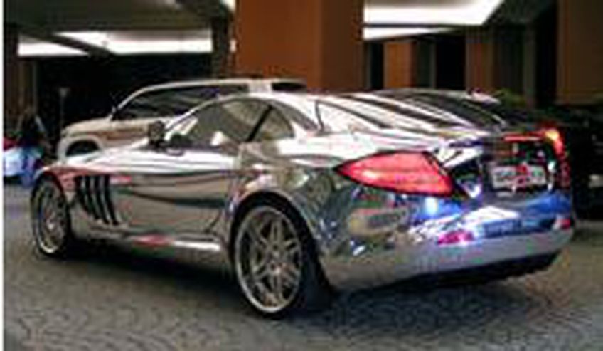 Арабский миллиардер разъезжает на «машине дьявола»: его Mercedes полностью покрыт белым золотом 