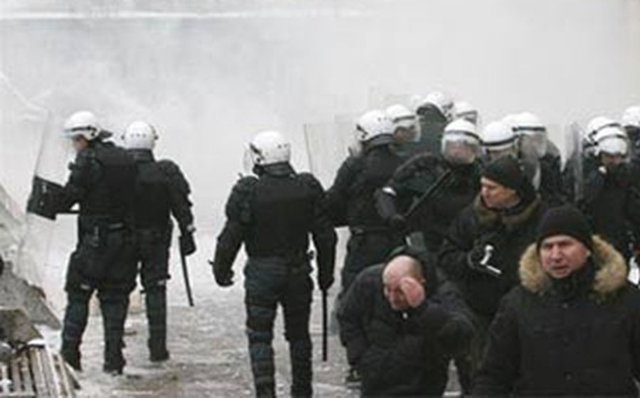 Водометы против недовольных  - Литва и страны Балтии