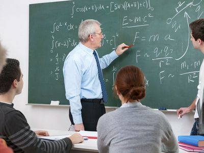 Почти 1000 педагогов покинули школу, воспользовавшись выходной выплатой - Литва и страны Балтии