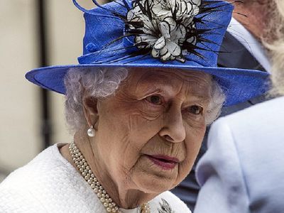 СМИ: королева Великобритании инвестировала около $13 млн в офшоры - В Мире