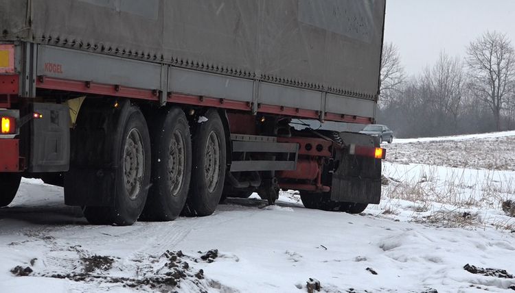 Литовские грузовики по-прежнему не пересекают границу