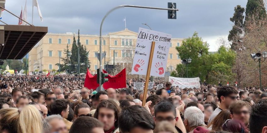 „Paskambink, kai pasieksi vietą“: kaip nacionalinė tragedija virto pilietiniu pabudimu