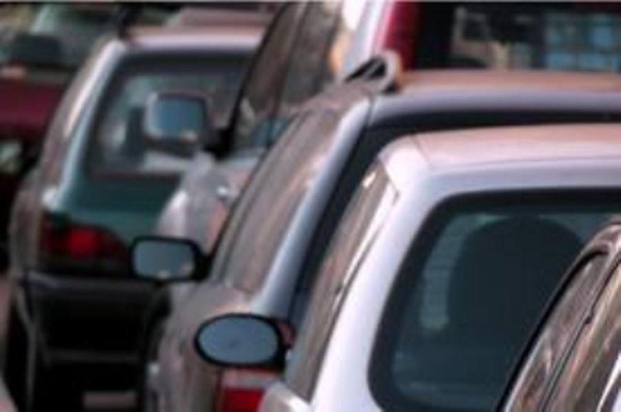 Krizė verčia graikus atsisakyti automobilių - Pasaulyje