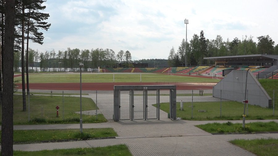 На чьем балансе должен быть стадион - Футбольного центра или Центра спорта и рекреации? (видео) - В Висагинасе