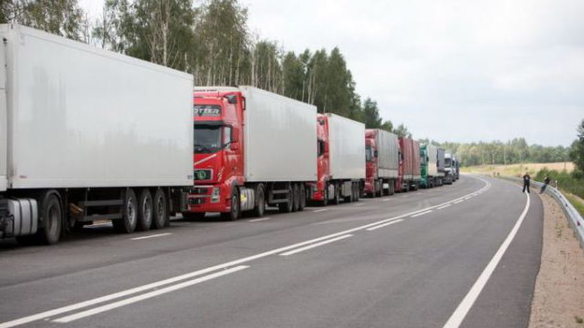 Ужесточение проверок грузовиков на границе с Россией выгодно литовским заправкам – они продают больше топлива