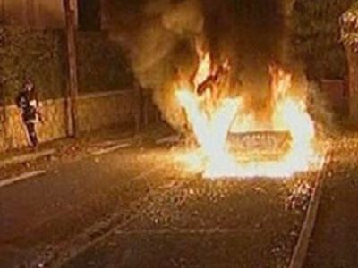 В новогоднюю ночь в Париже и его пригородах сожгли около 350 автомобилей - Происшествия и криминал