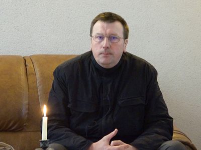 Ксендз Видмантас Рудокас поздравляет всех католиков с Пасхой (видео) - В Висагинасе