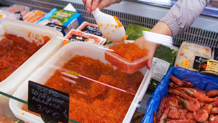 В России сообщили о двукратном снижении цен на красную икру - В Мире