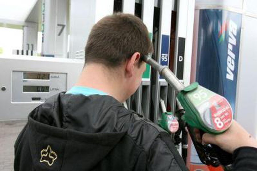 Rusijoje trūksta benzino, jo kainos toliau kyla                 - Pasaulyje