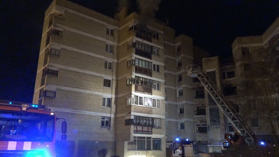 Пожар в доме по Парко, 12 (видео) - Происшествия и криминал