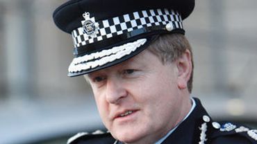 Главу лондонской полиции заподозрили в коррупции