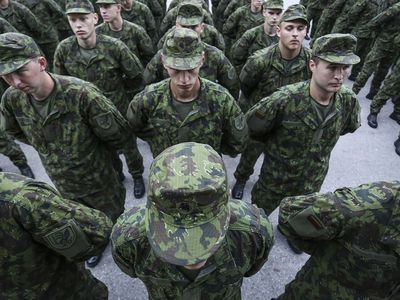 В начале января в армию будет призвано более 3,8 тысяч юношей - Литва и страны Балтии