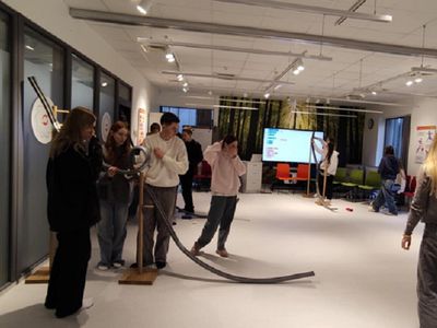 В комнате Ньютона занимались и соревновались гимназисты «Атгимимо» и «Вердянес» - В Висагинасе