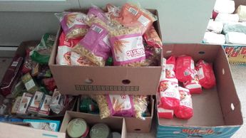 Красный Крест информирует: при получении продуктовой помощи маски обязательны!