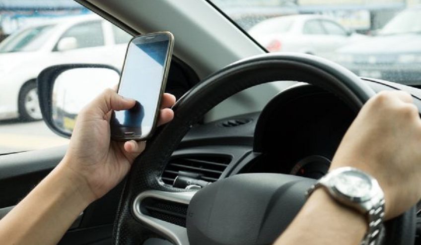 За игнорирование правил пользования мобильной связью за рулем - не только штраф
