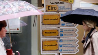 В Латвии запретили рекламировать евро по-русски