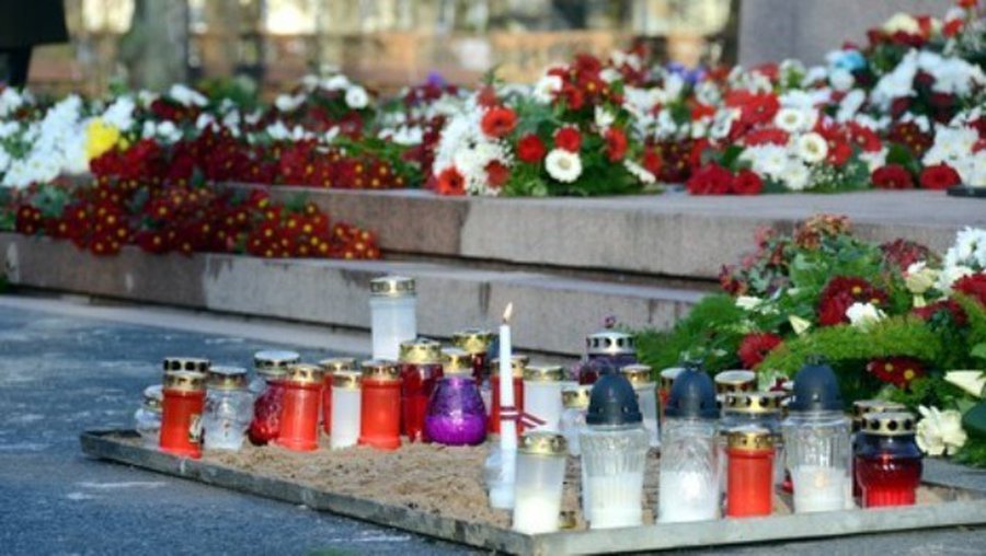 Мошенничество на трагедии: у потерявшего мать ребёнка объявилось три отца - Литва и страны Балтии