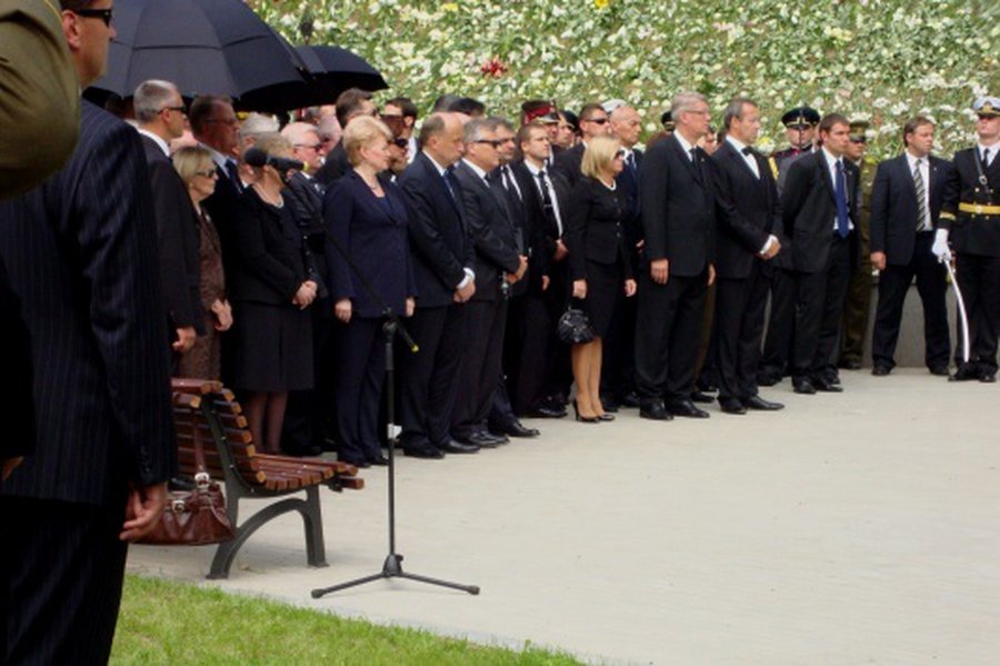 Страна, сатанисты, Нарышкин и Саакашвили в последнем эскорте Бразаускаса - Литва и страны Балтии