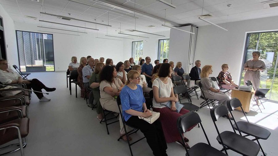 Niutono kambarių link - Visagine