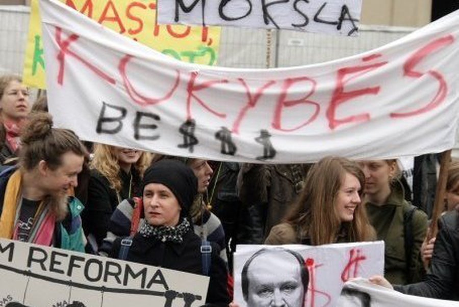 Молодежь едет учиться за границу, на ее место прибывают иностранные студенты - Литва и страны Балтии