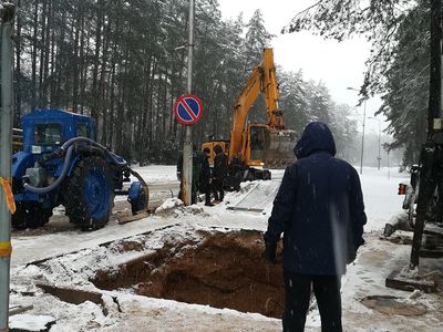 Часть домов по ул. Космосо и дом Парко 1/2 остались без воды (фотогалерея) - В Висагинасе
