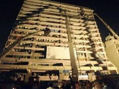 Летчик-камикадзе протаранил здание налоговой инспекции в столице Шри-Ланки - В Мире