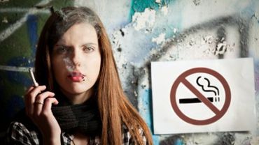 Латвия: за курение при детях хотят привлекать к уголовной ответственности

